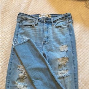 Skinny Abercrombie light torn jeans